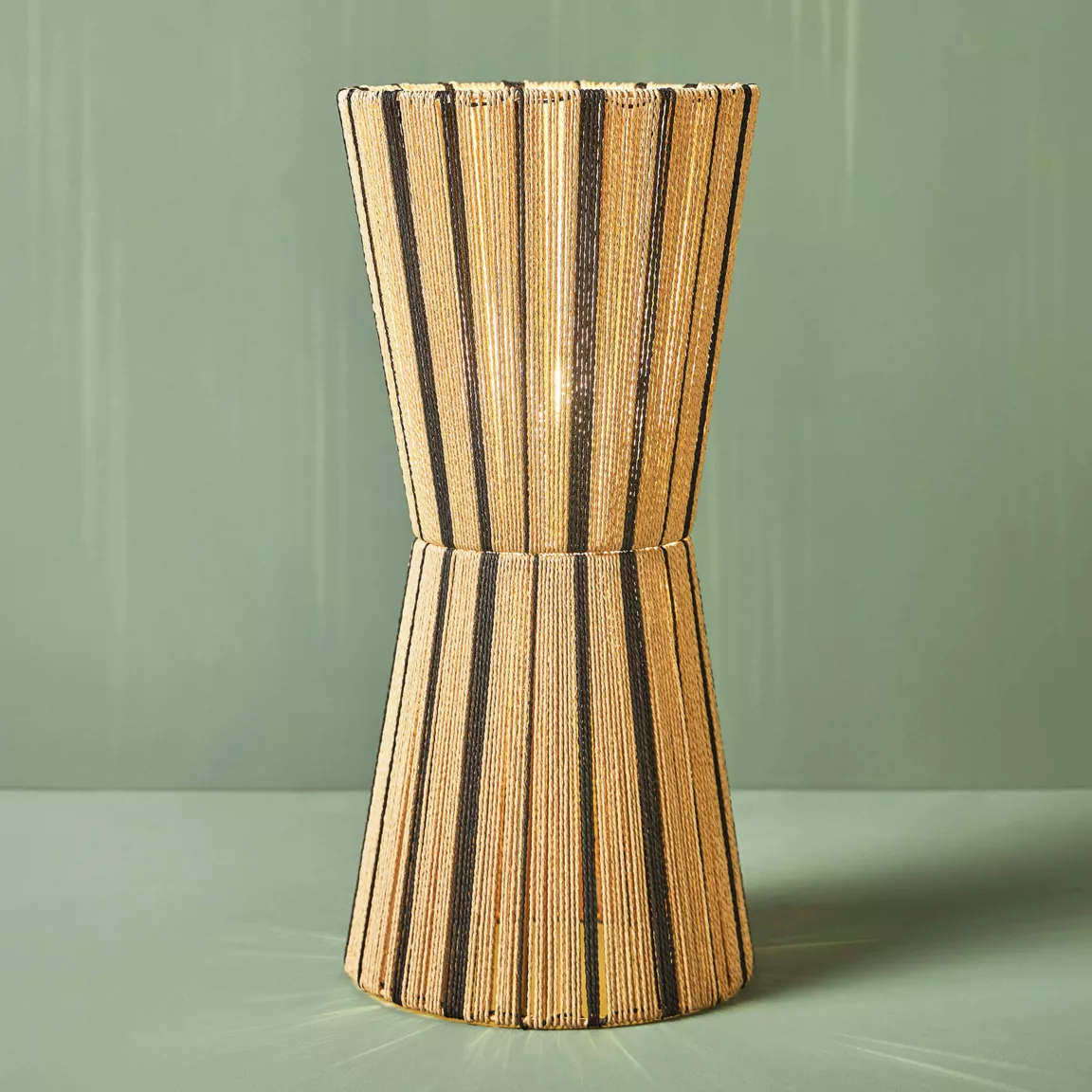 Lampe à poser en corde (H50 cm) Tama Noir et naturel