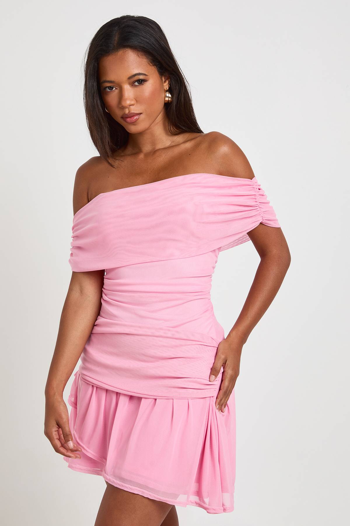 boohoo Robe Patineuse Moulante À Encolure Bardot En Mesh Froncé