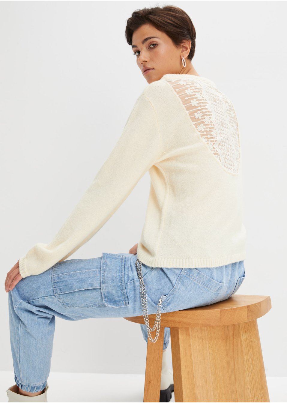 Pull avec détail dentelle