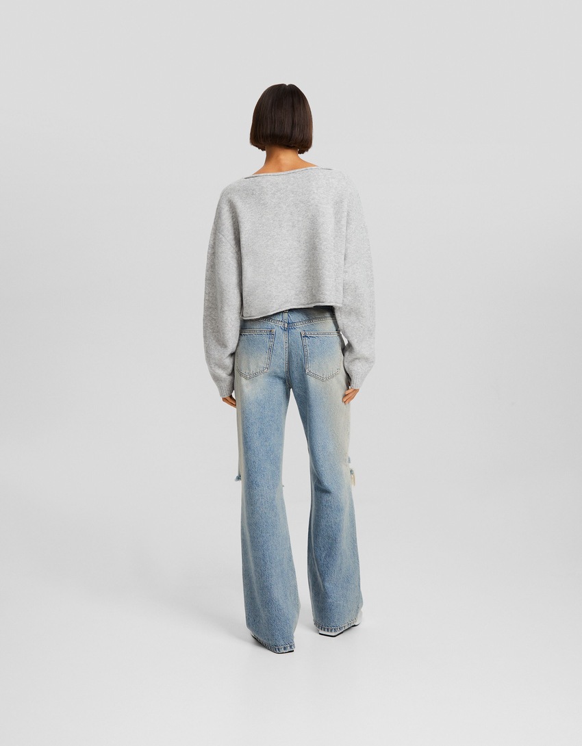 Calça jeans rasgada de perna larga dos anos 90