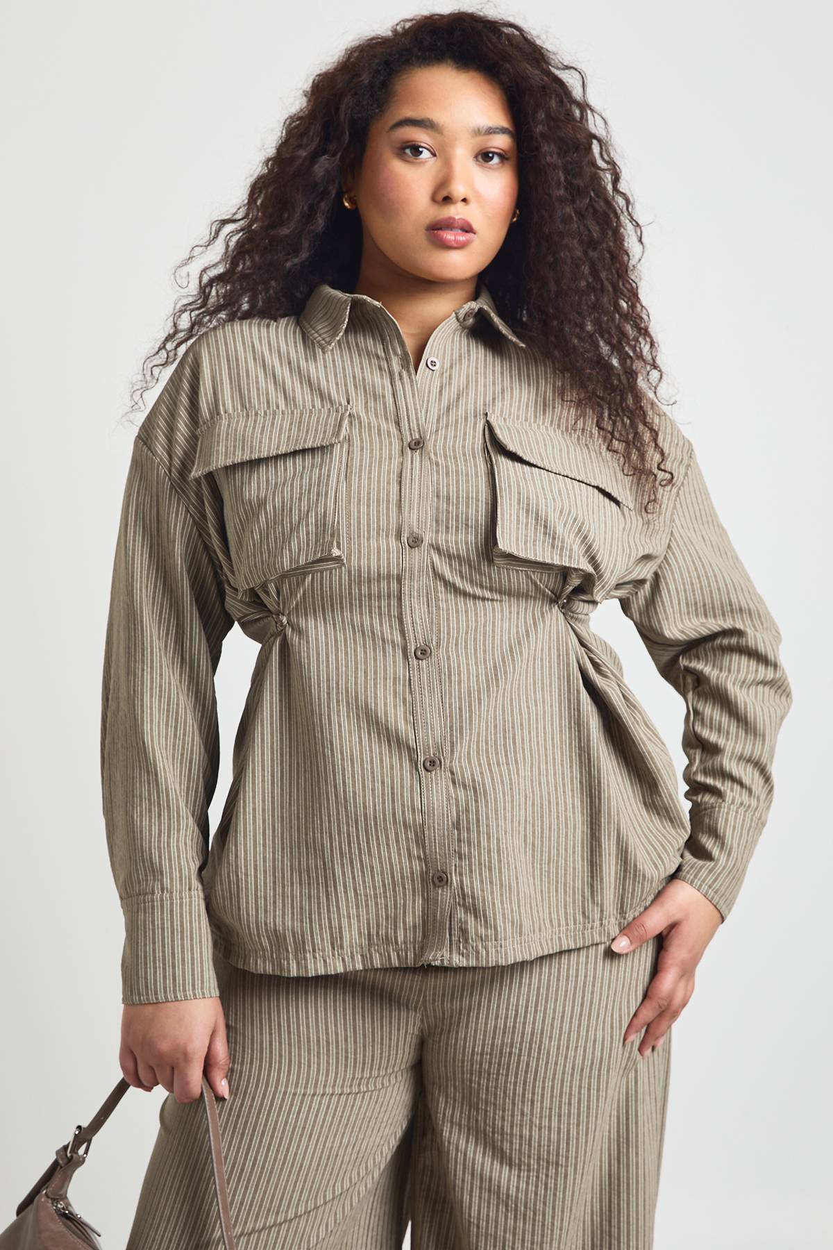 boohoo Chemise Rayée Grande Taille À Taille Ajustable Resserrée