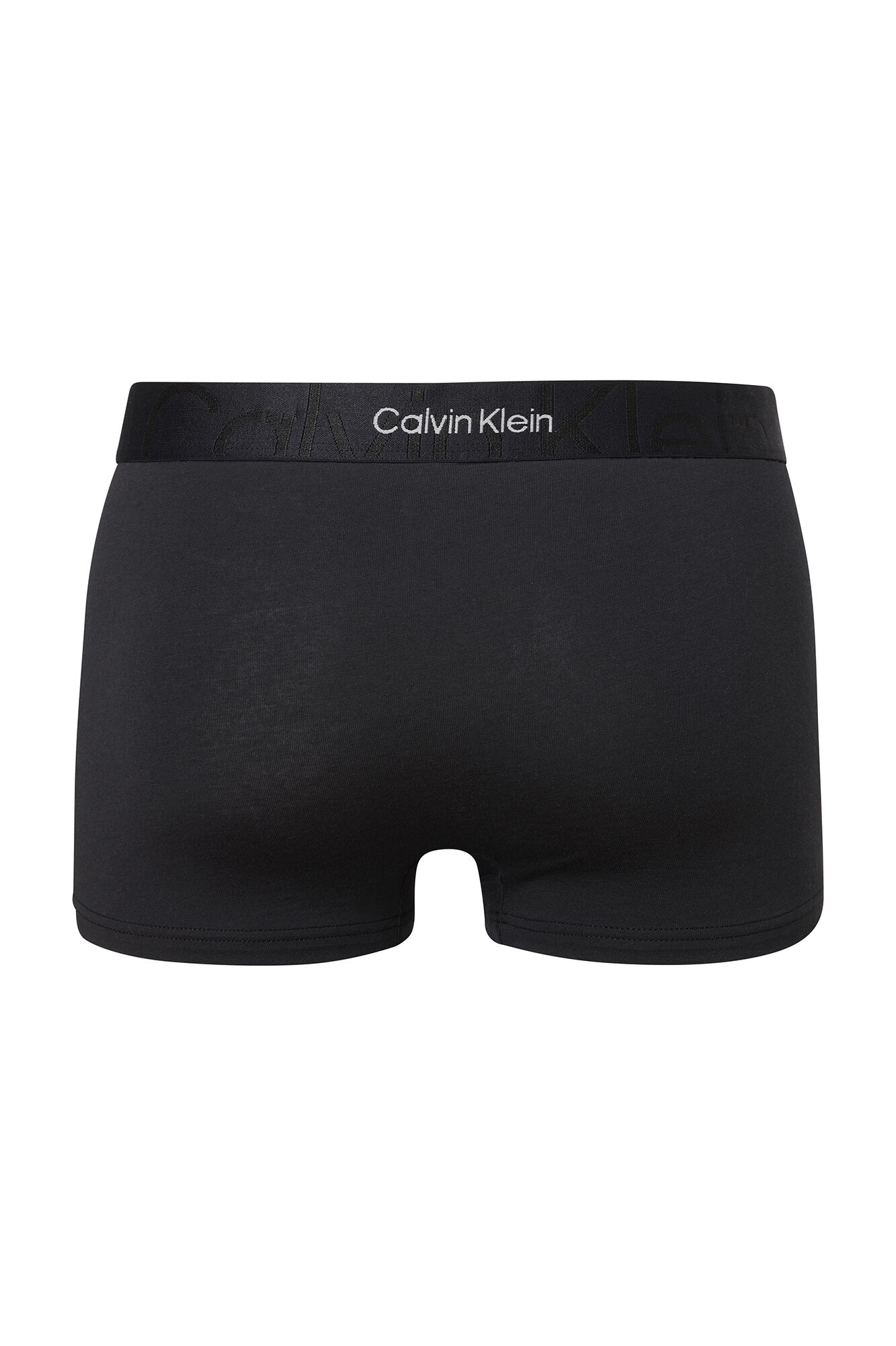Cueca boxer com o ícone da Calvin Klein em relevo.