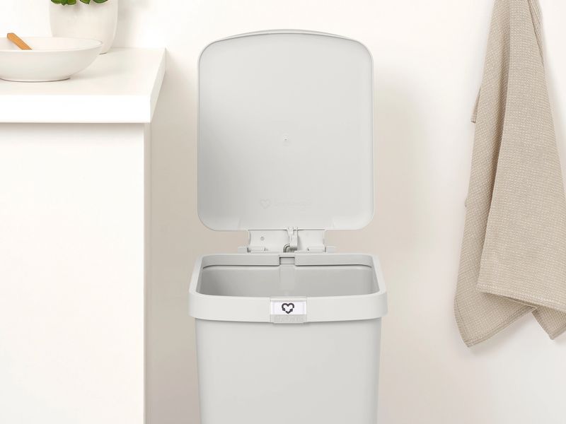 Brabantia Recyclingbehälter StepUp 25 l, Hellgrau Treteimer für Recyclingmaterialien