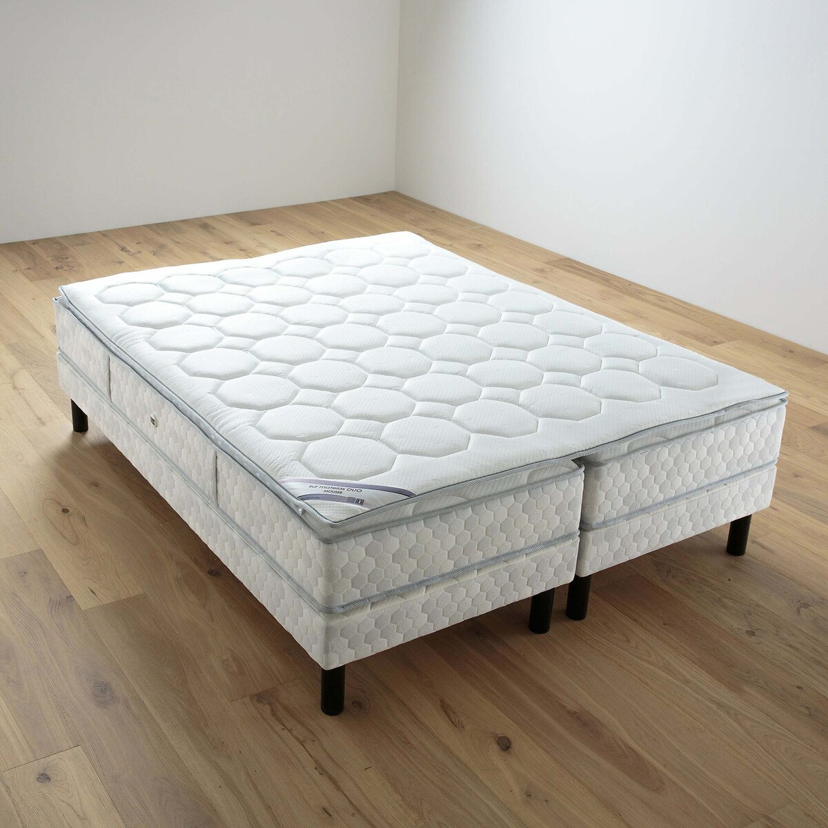 DUVIVIER<br>Colchão com 406 molas + sobrecolchão viscoelástico + base de cama