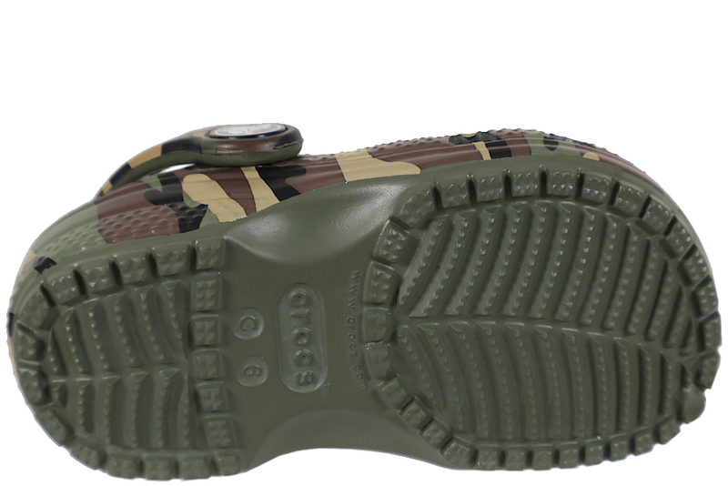 CROCS CLASSIC CAMOFLAGE CLOGS I ARMYGRØNT GUMMI