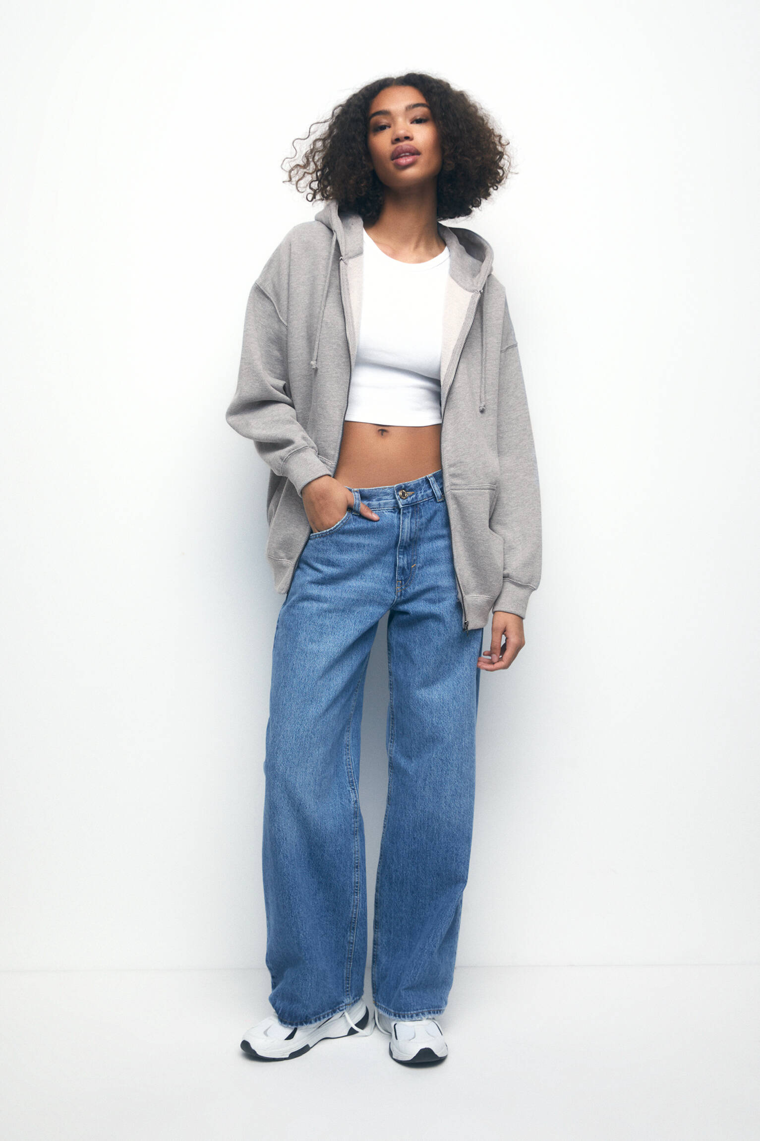 MOLETOM COM CAPUZ OVERSIZED - CINZA PESADO