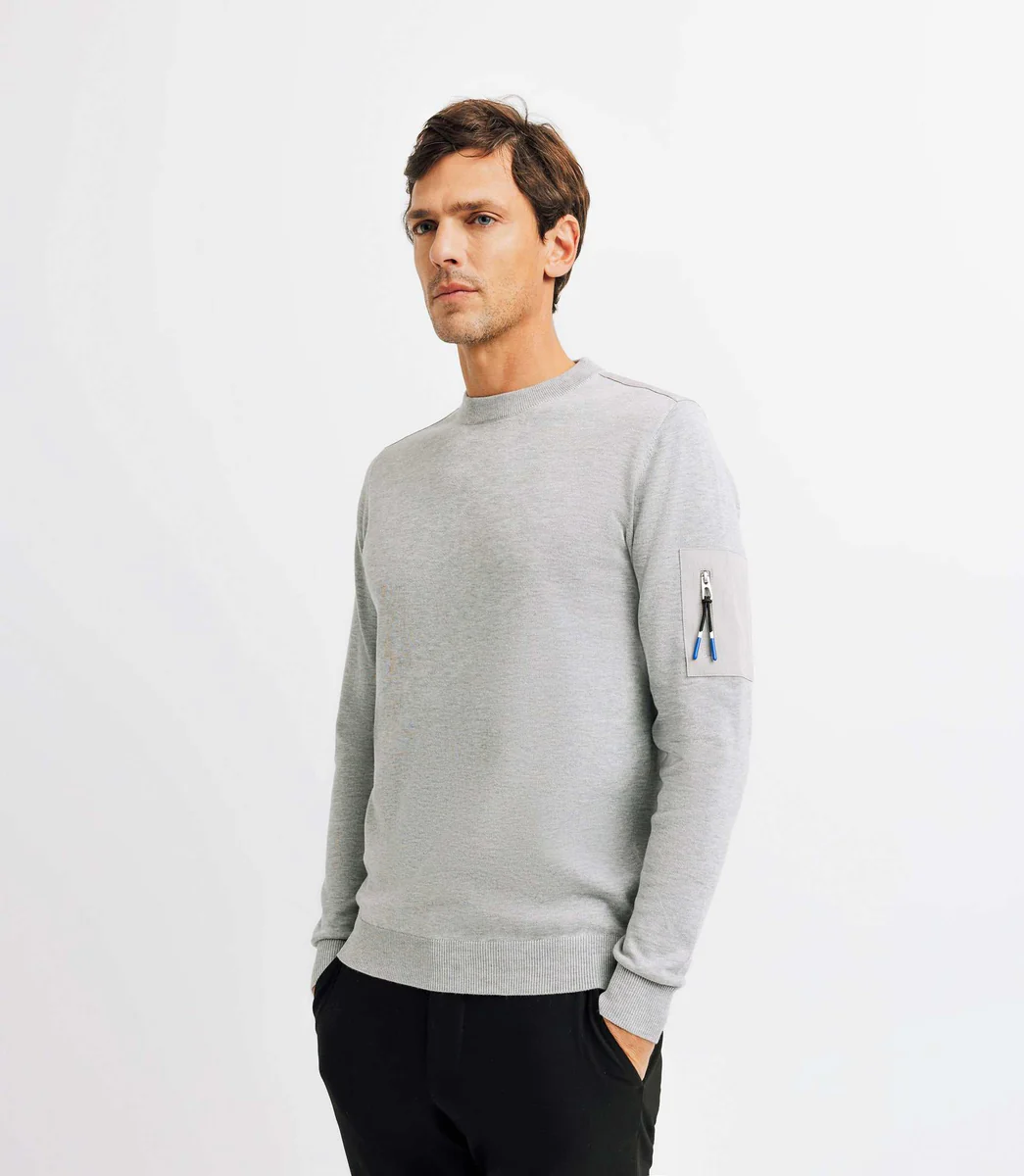 Pull col rond avec poche gris