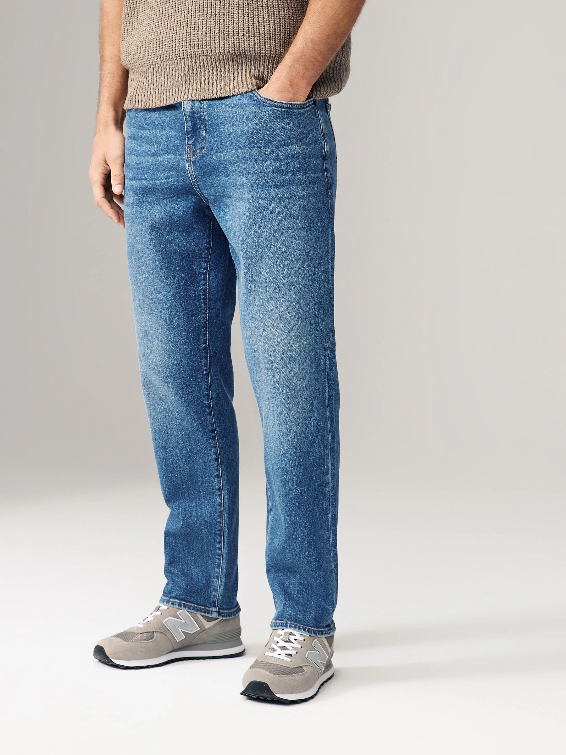 Mediumblauw - Standaard toelopende pasvorm - Vintage wash denim jeans