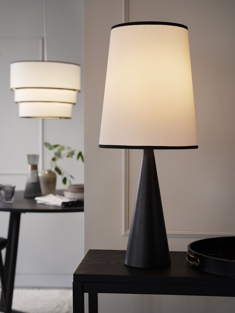 Glasgow bordlampe Offwhite tekstilskjerm med sort kant, Max 28W E27