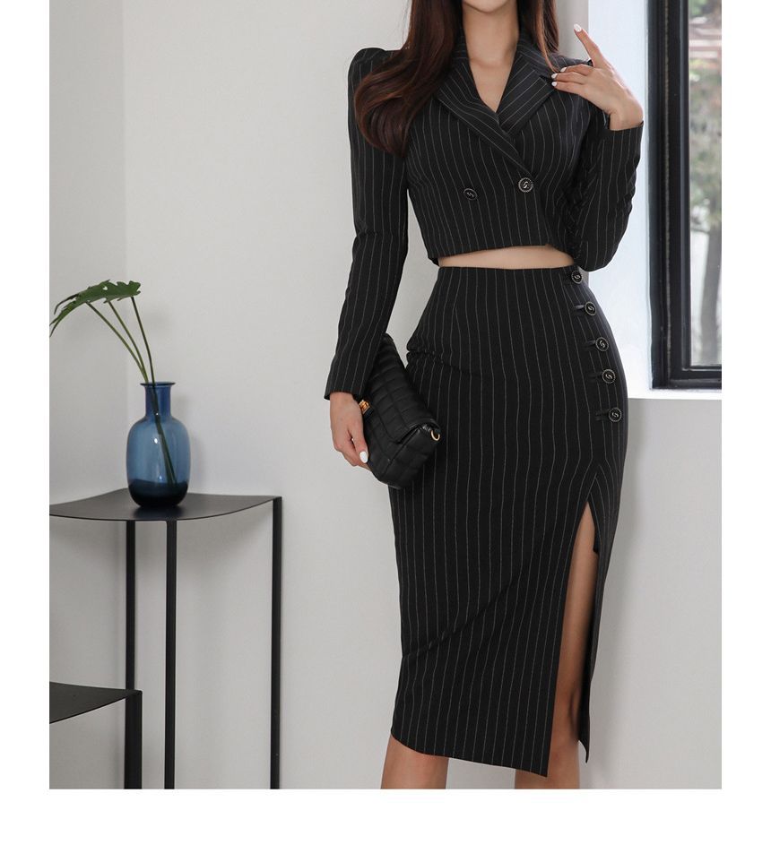 Yilda - Set: Gestreepte cropped double-breasted blazer + hoge taille split kokerrok