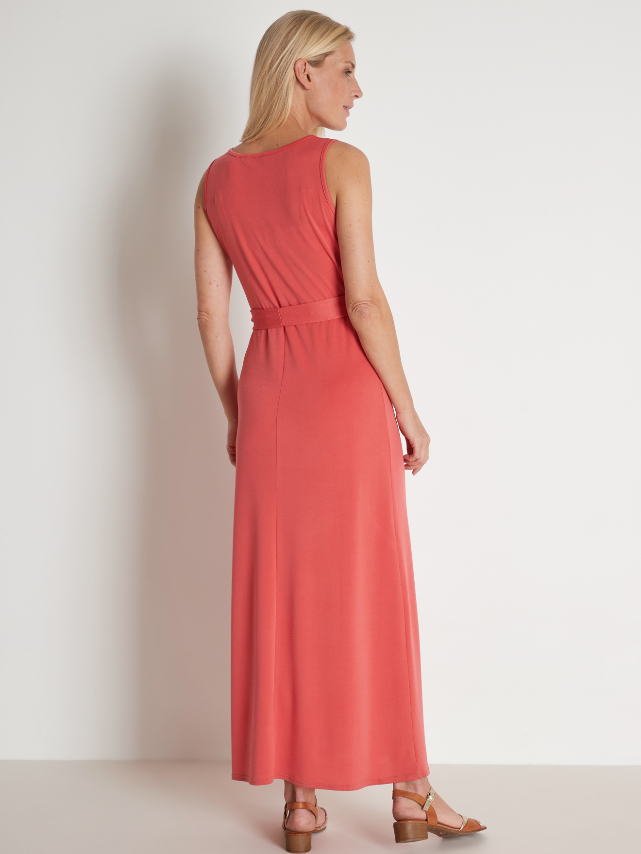 Robe longue sans manches en maille