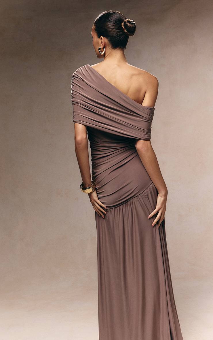 Taupe Robe Longue Froncée À Double Couche Slinky Bardot Asymétrique