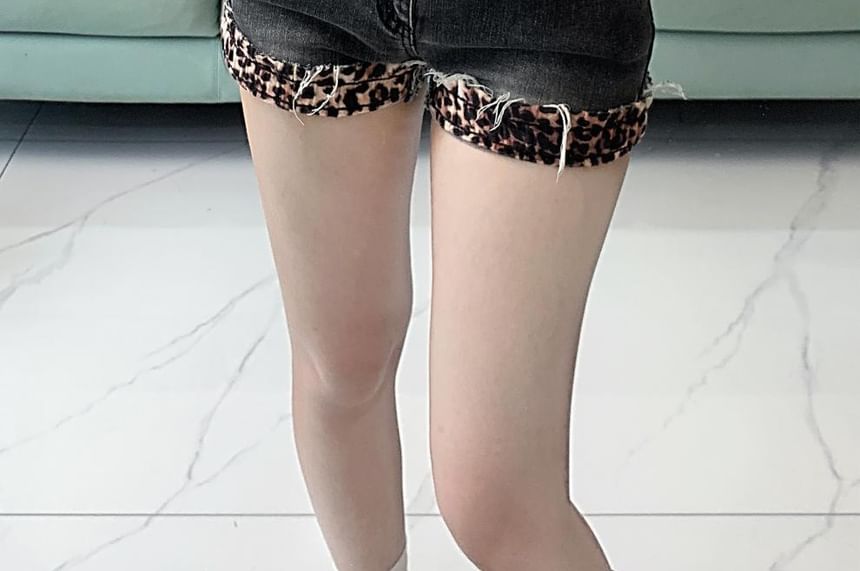 Chisan - Lage denim shorts met luipaardprint en gewassen afwerking