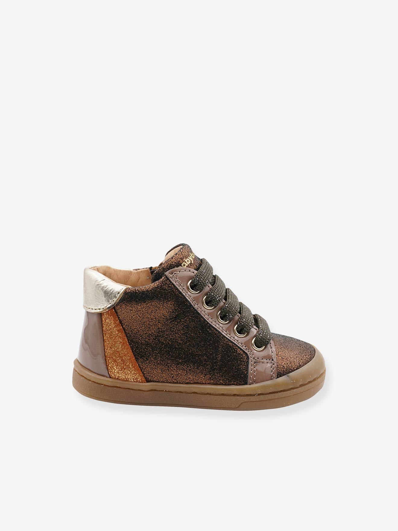 Tênis Babybotte® 3161B904 em couro marrom com cadarço e zíper.