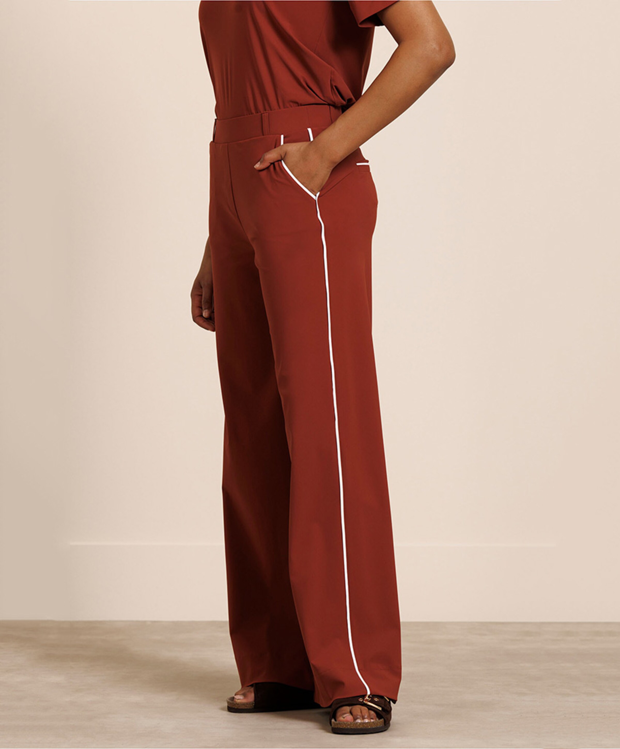 Studio Anneloes Lexie piping dames broek brique