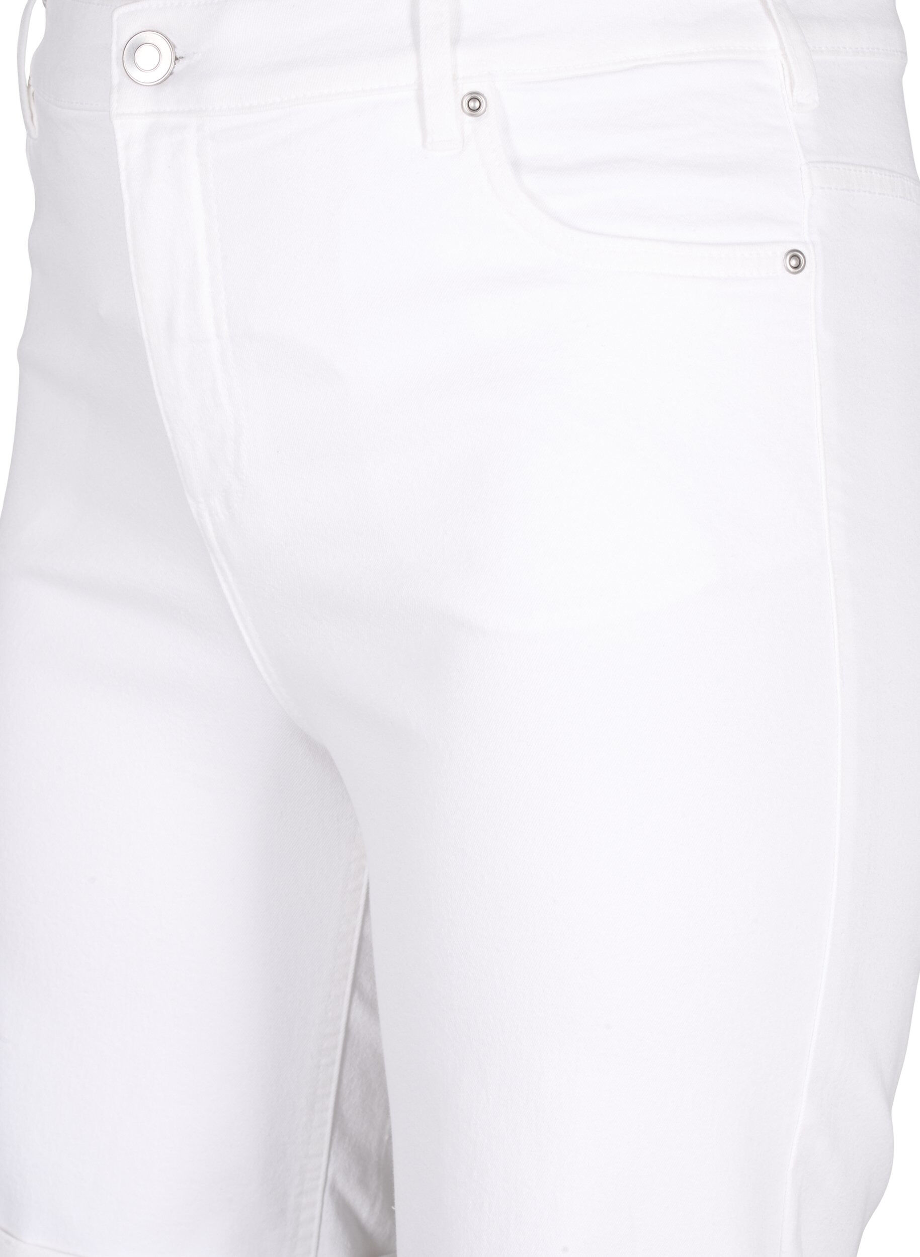 Tætsiddende denimshorts med høj talje