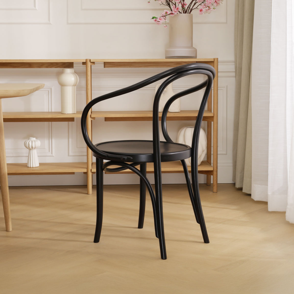 Houten eetkamerstoel met armleuningen Venice No. 9 zwart