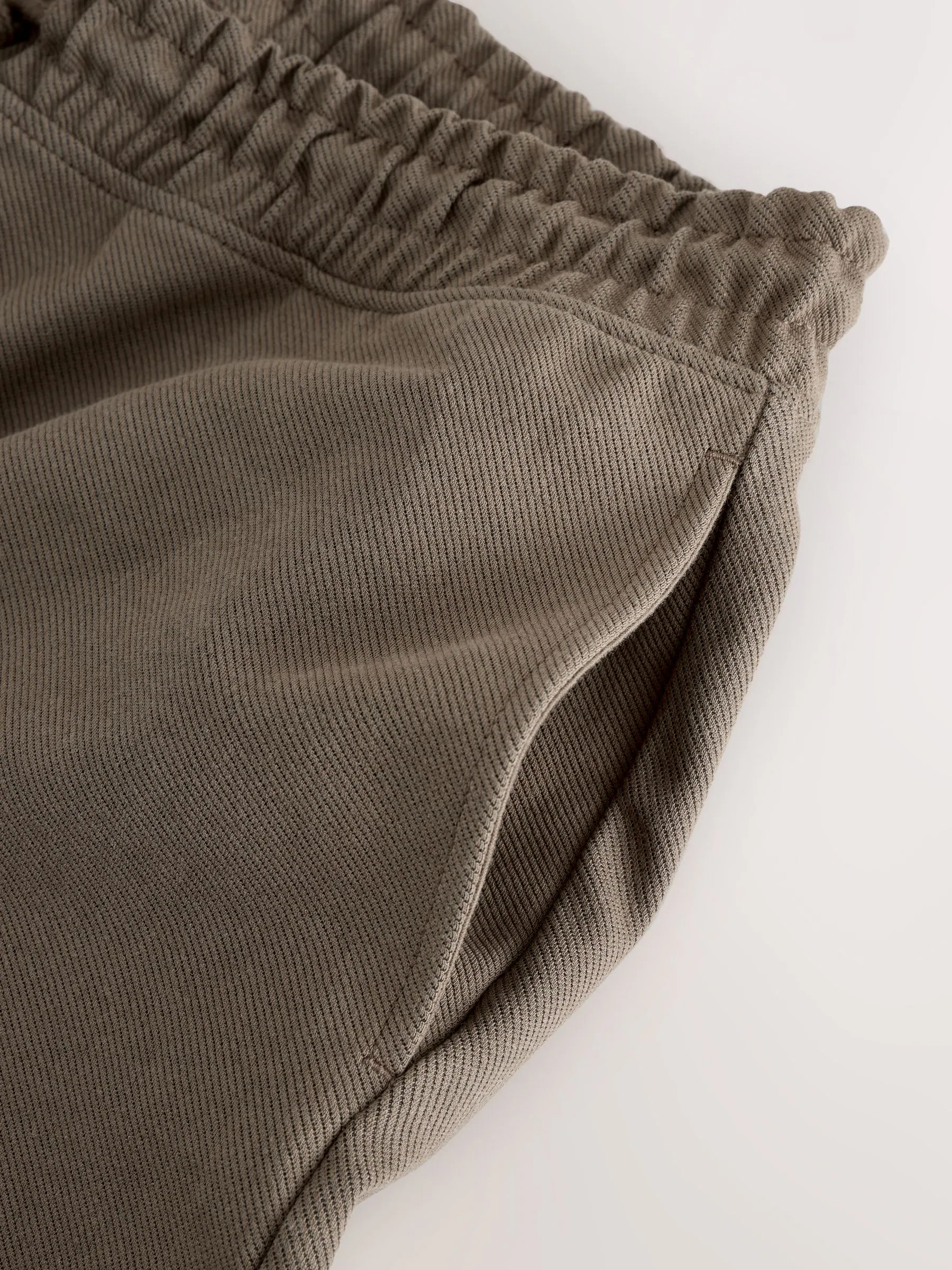 Naturel bruin - Joggingbroek van keperstof met rechte pijpen en textuur