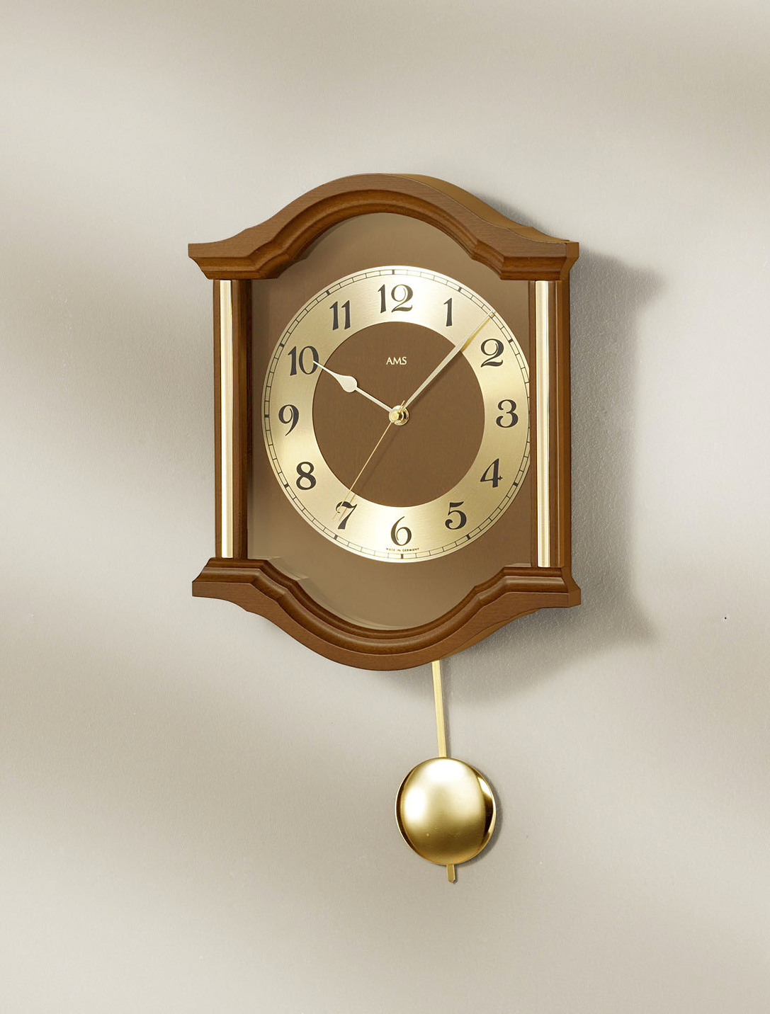 Wanduhr aus Holz