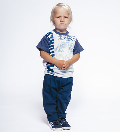 Hust and Claire T-shirt - Arthur - Blåe Moon