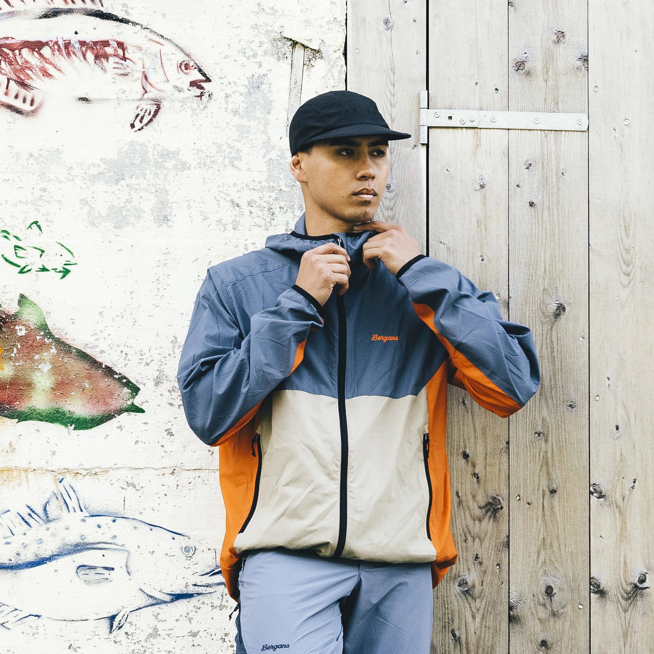 Vaagaa Windbreaker Jacket Men Granite Blue / Warm Sand