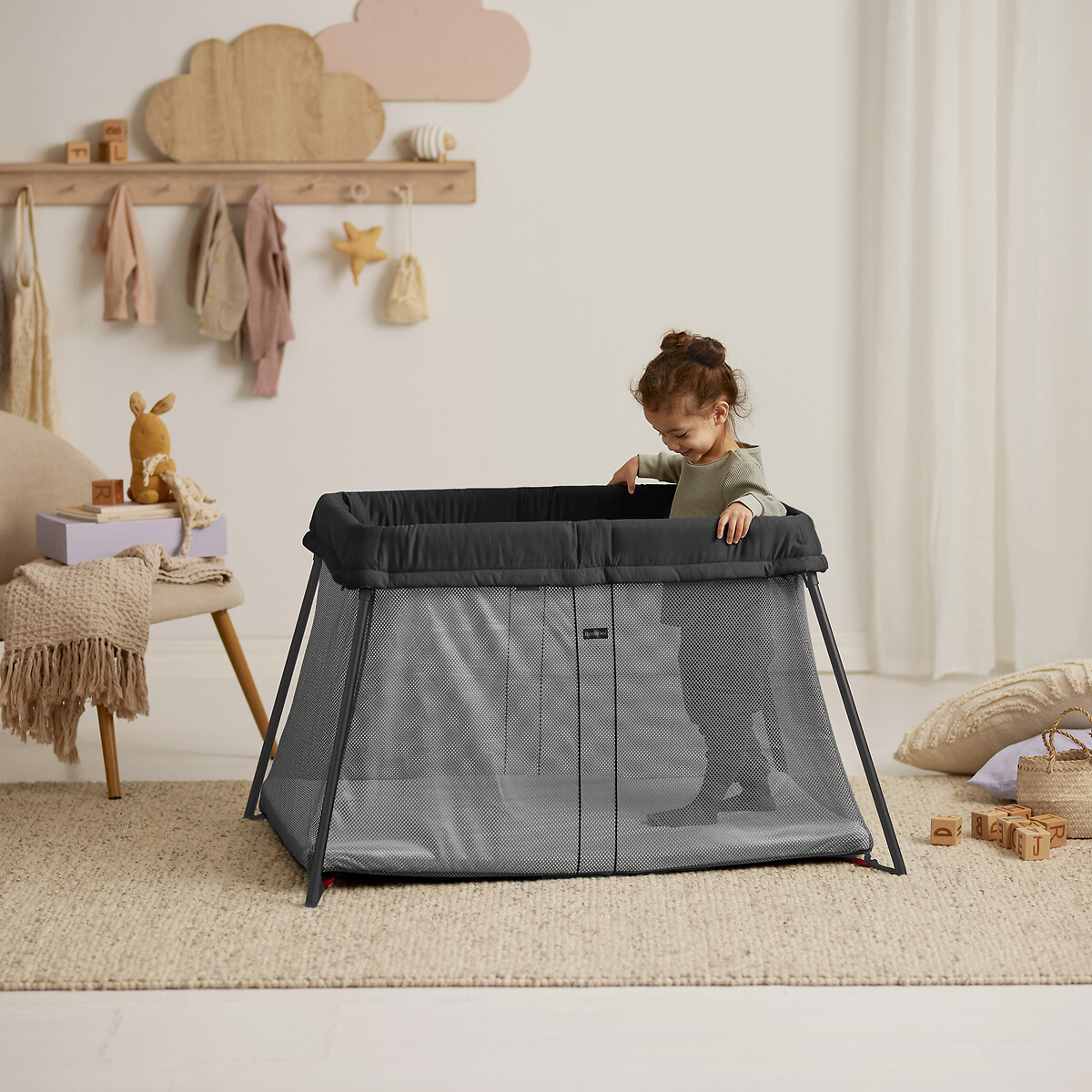 BABYBJORN<br>Conjunto de berço de viagem leve com lençol de elástico