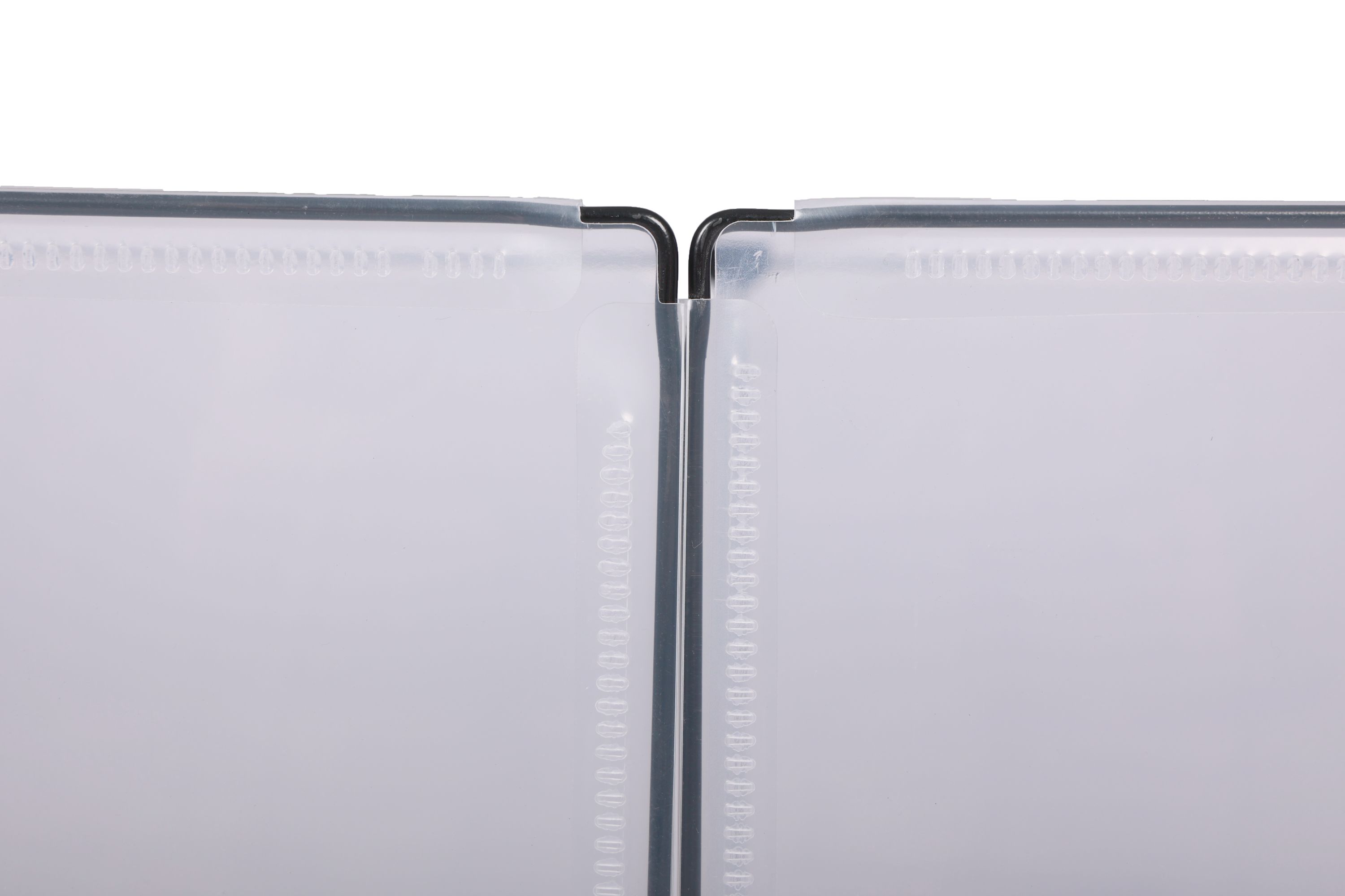 Freilaufgehege mit Bodenplatten weiss