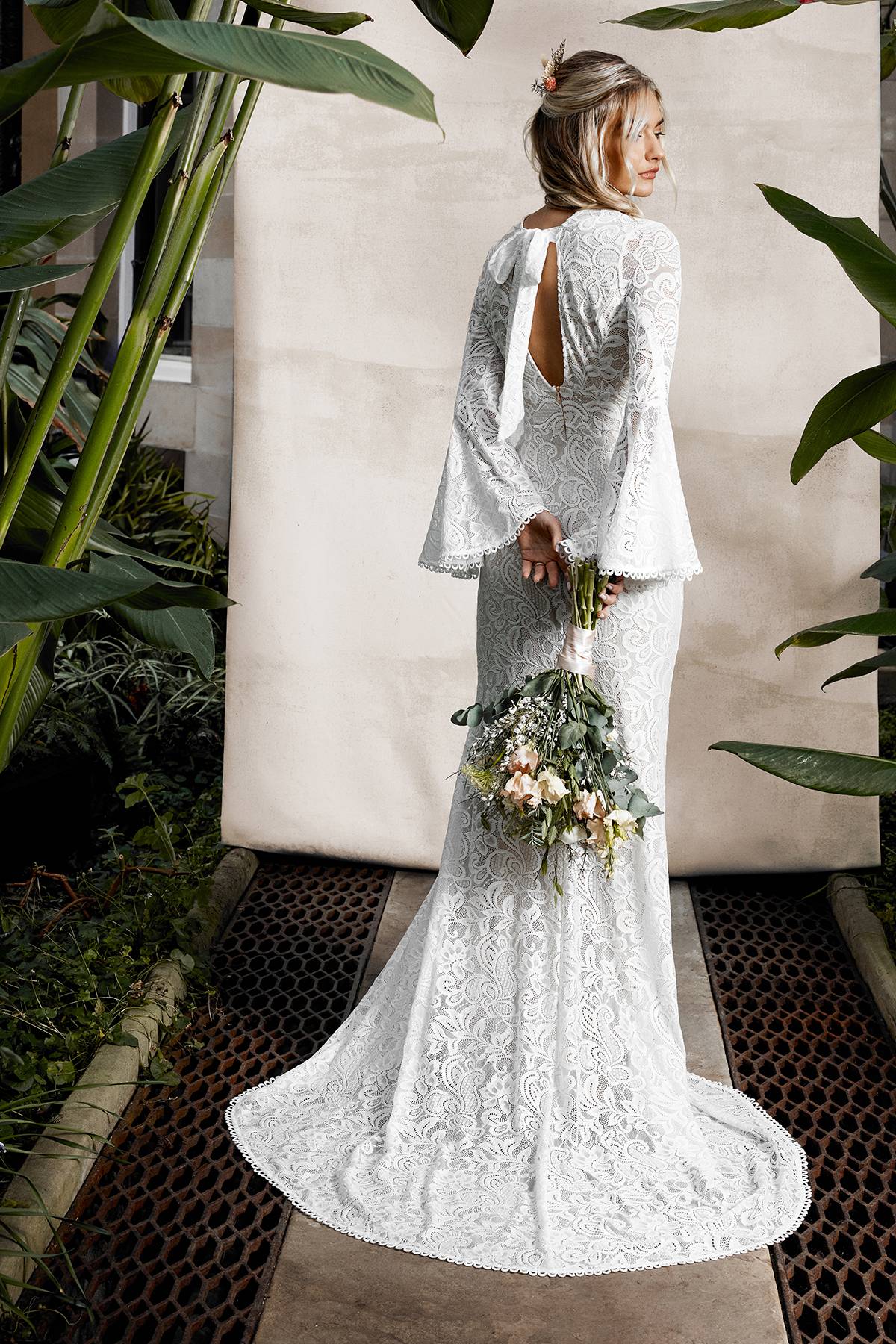 Oasis Robe de Mariée Bohème à Manches Évasées en Dentelle Stretch Coupe Sirène