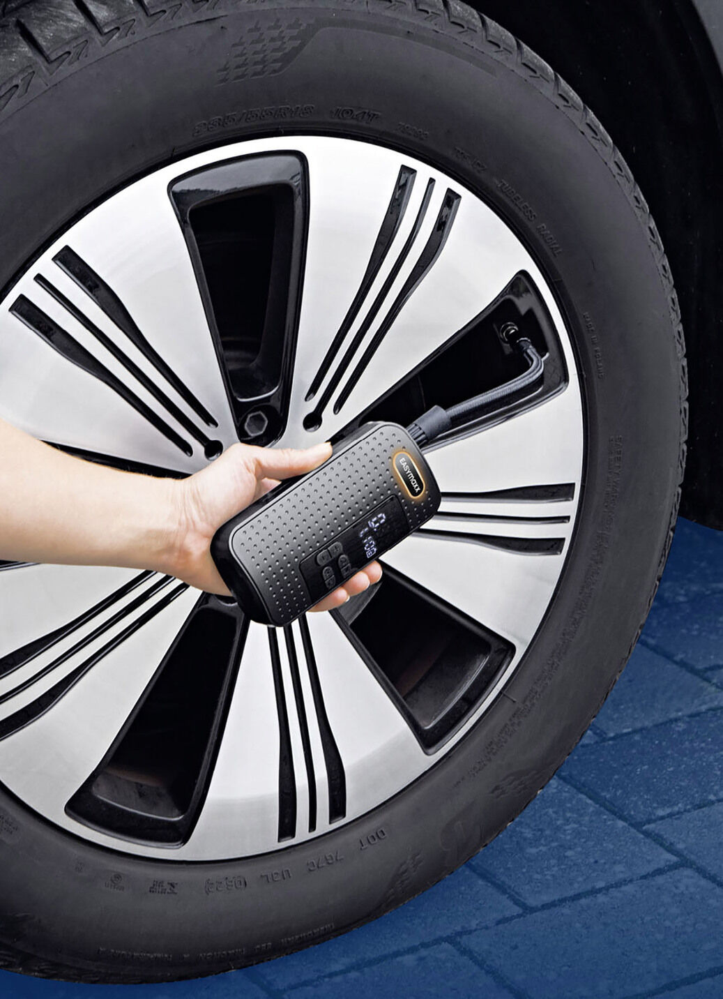 EASYmaxx Akku-Handkompressor mit LED-Beleuchtung