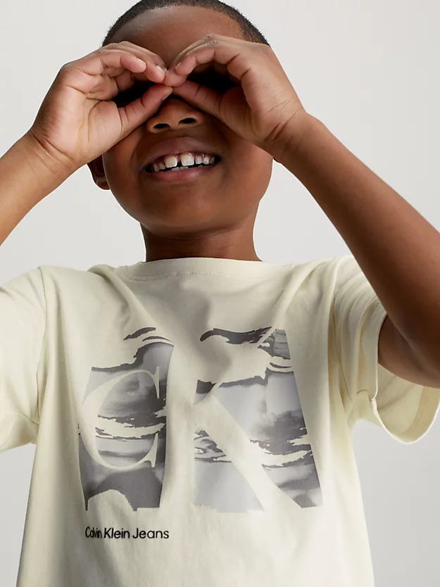 Camiseta com monograma