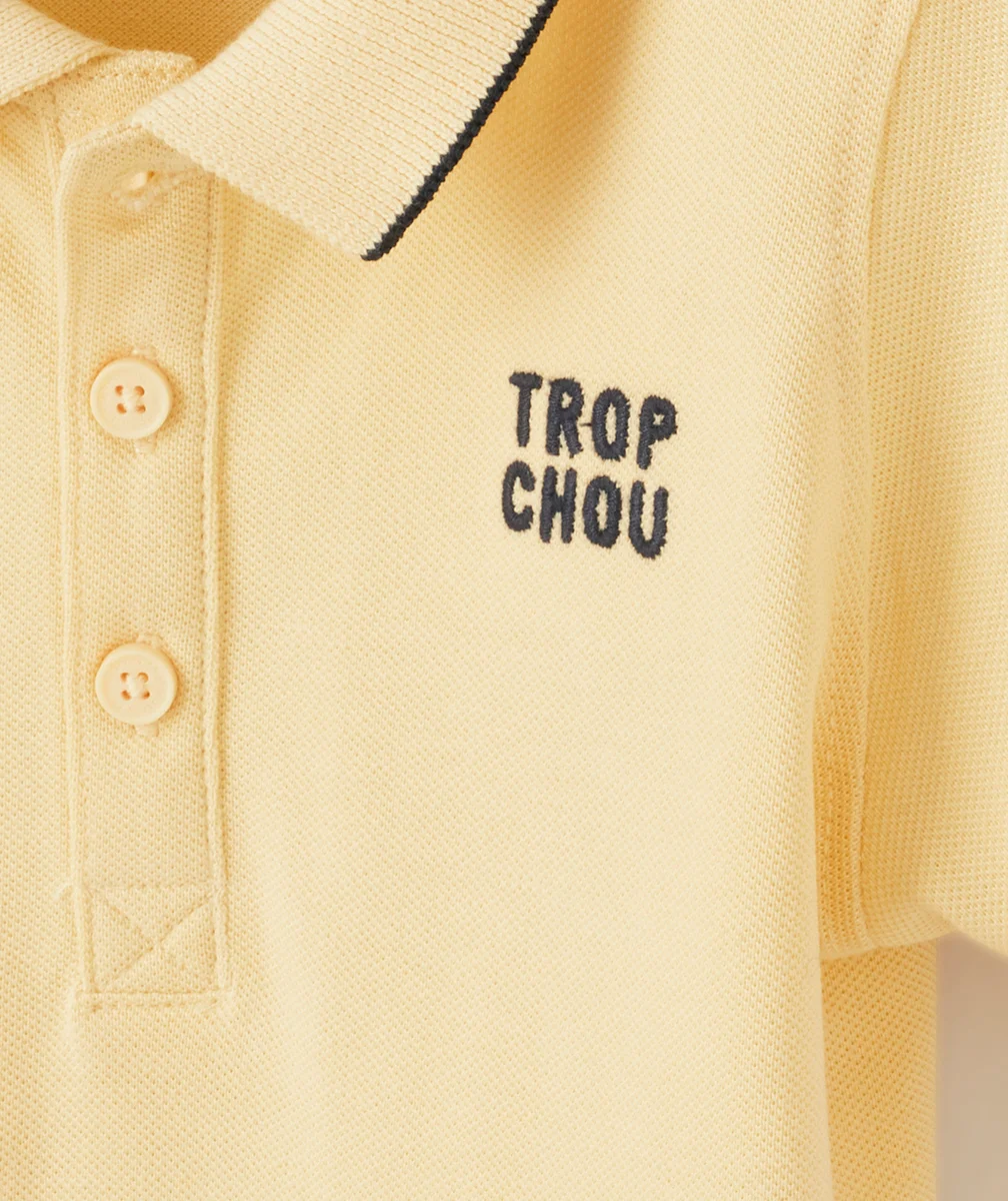 POLO BÉBÉ GARÇON EN COTON JAUNE AVEC MESSAGE BRODÉ