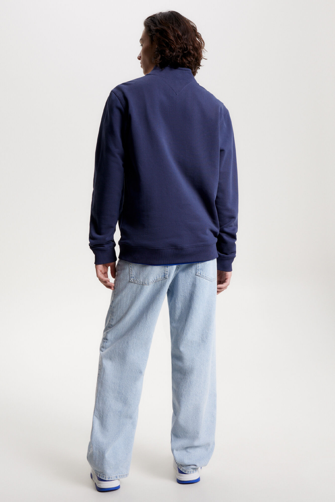 Moletom masculino Tommy Jeans com zíper.
