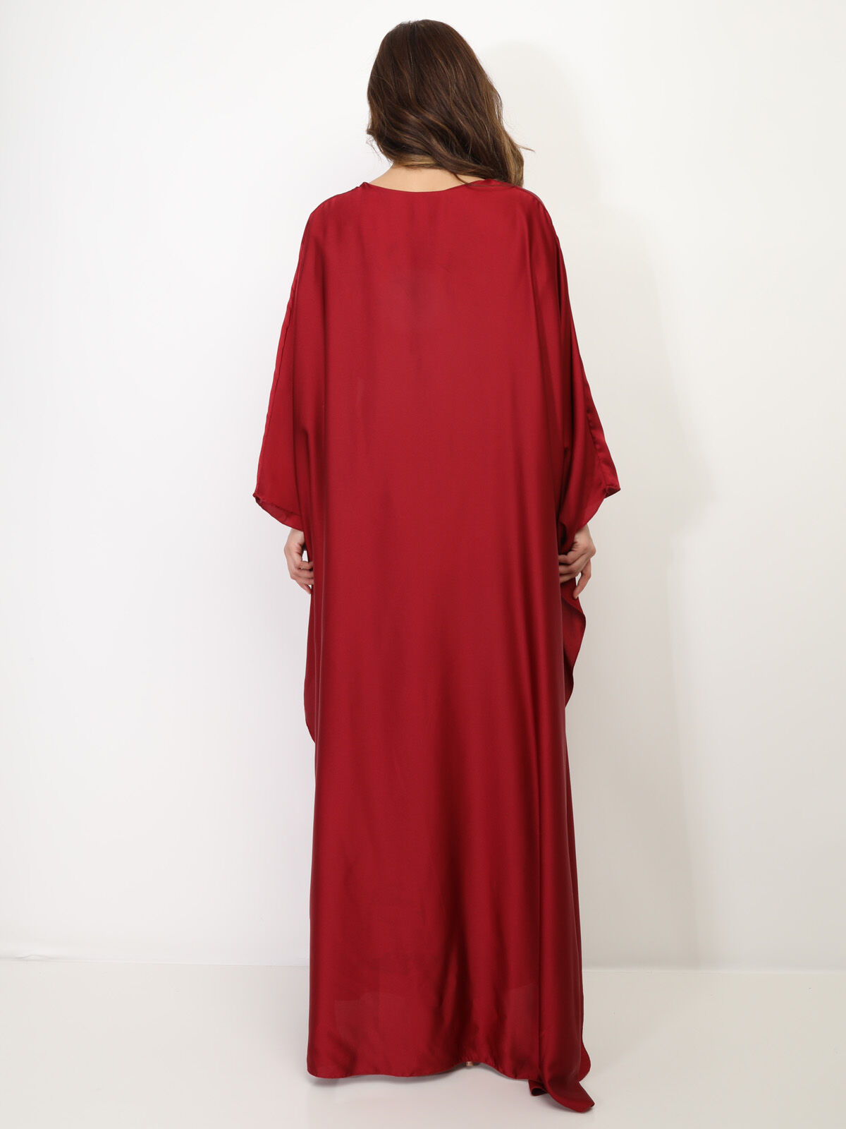 Robe cape satinée et ceinturée- Bordeaux