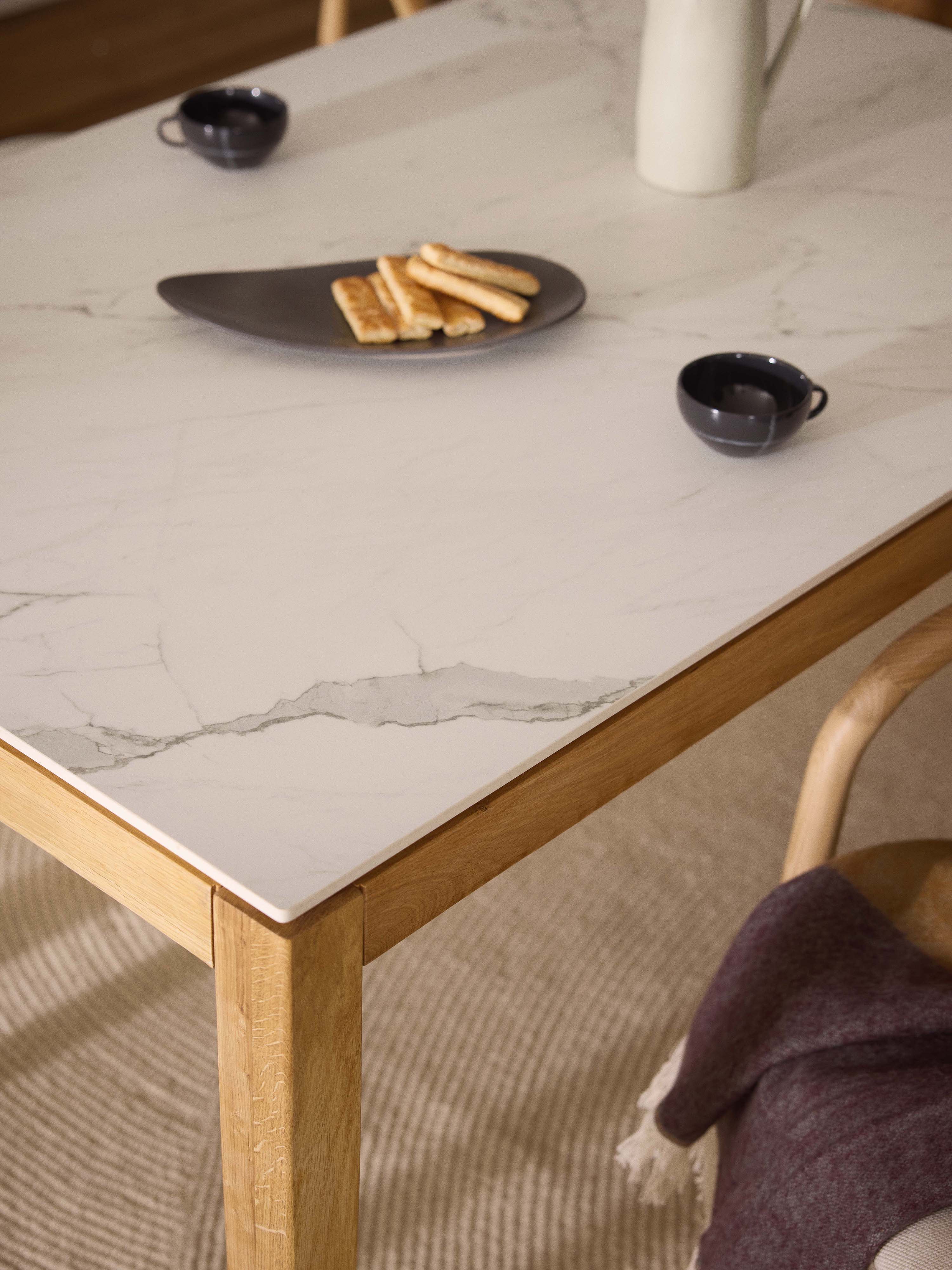 Eettafel Jackson met tafelblad in marmerlook, verschillende formaten