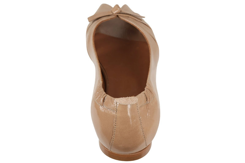 BILLI BI BALLERINA I BEIGE SKIND MED LAK LOOK