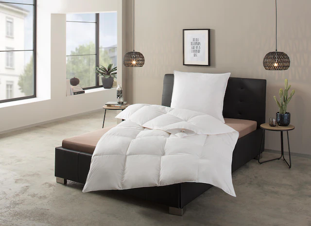 RIBECO Federbettdecke »Laram, Bettdecken für Sommer oder Winter, Made in Germany« warm Füllung 90 % Federn, 10 % Daunen Bezug Baumwolle 1 Stk. tlg. Super Preis-Leistung, Bettdecke 135x200 cm oder 155x220 cm, Decke