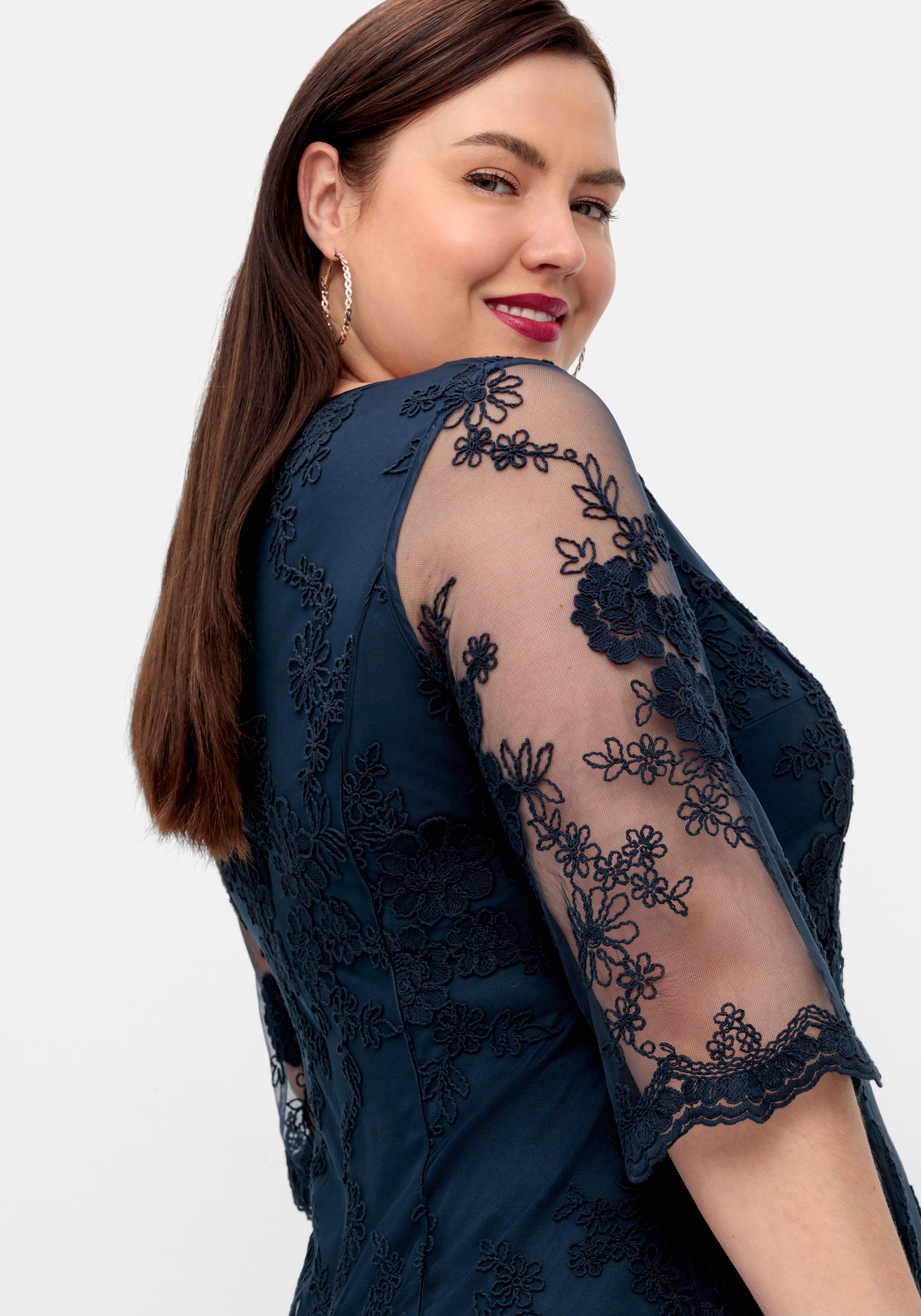Cocktailkleid aus Mesh, mit floraler Stickerei