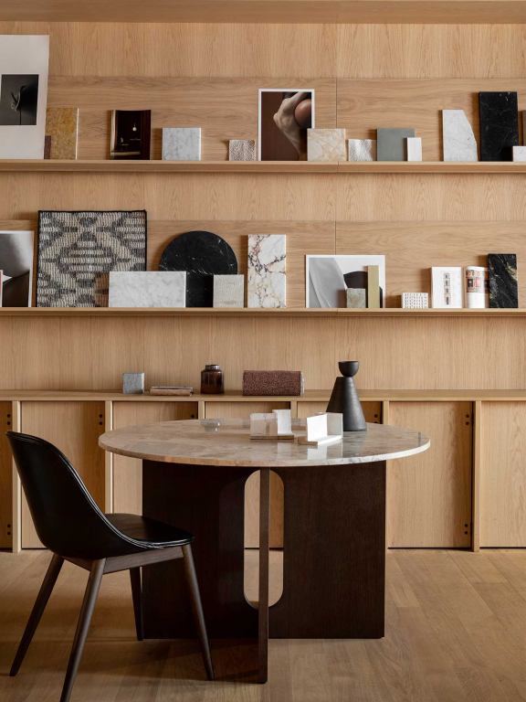 Audo Copenhagen Androgyne eettafel Ø150 donker eiken