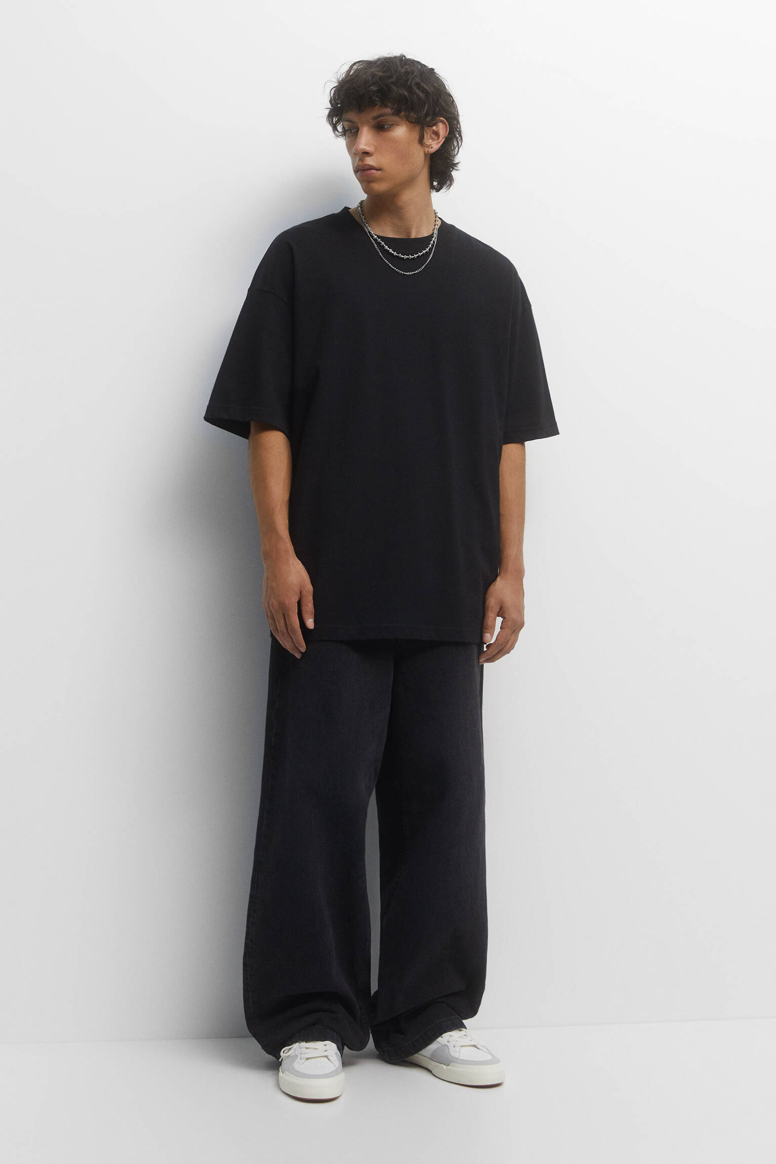 CAMISETA OVERSIZED DE MANGA CURTA - PRETA