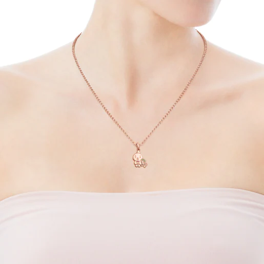 Pingente de galo com banho de ouro rosa 18k sobre prata, rubi e diópsido cromado. Horóscopo Chinês.