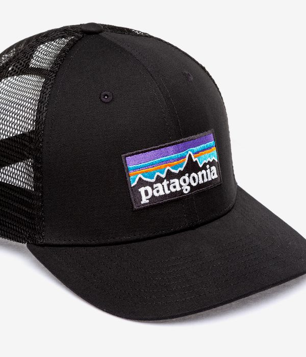 Patagonia P-6 Logo Trucker Cap (black)