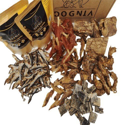 Pacote de petiscos para cães de pequeno porte.