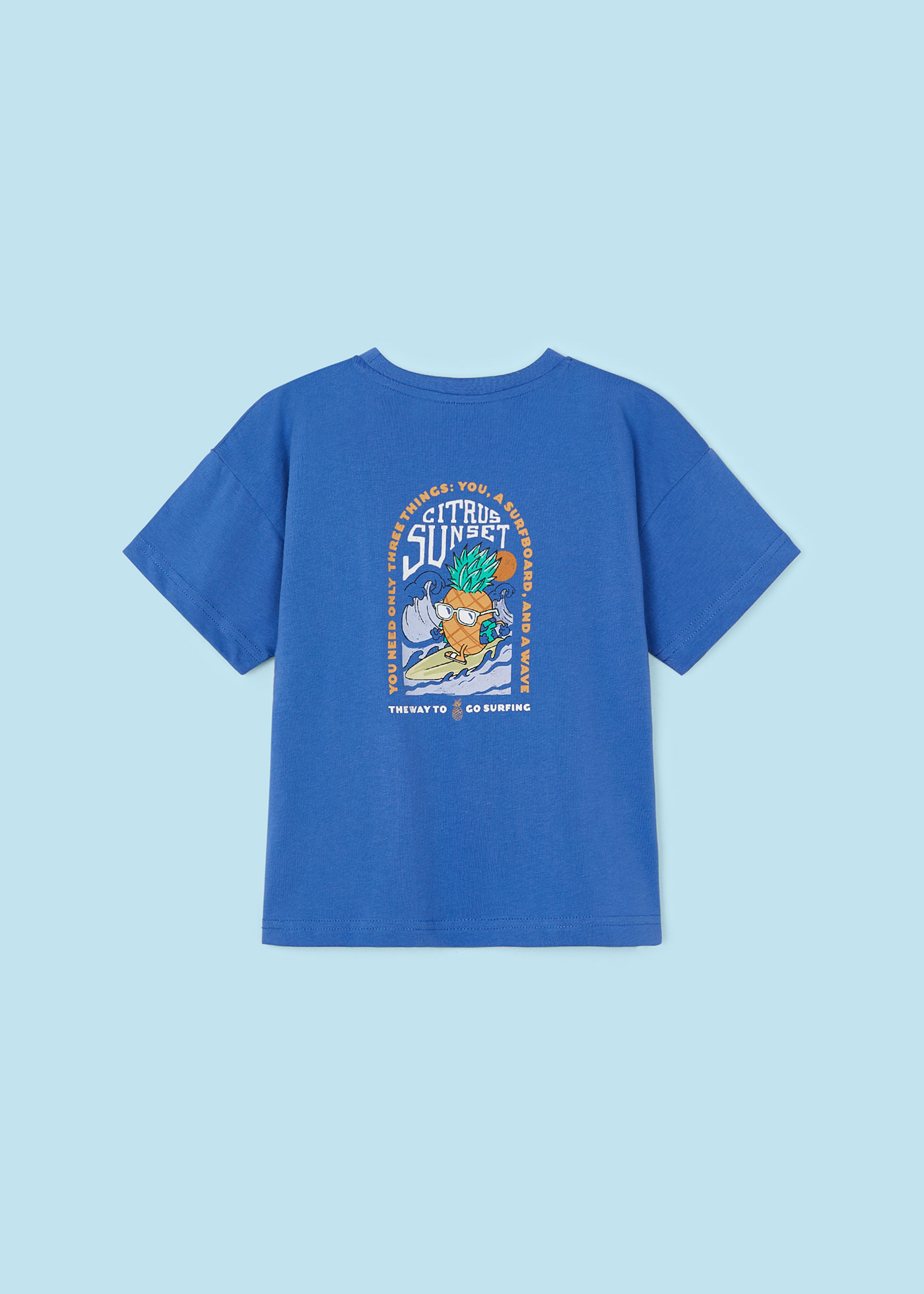 Camiseta infantil Better Cotton com estampa nas costas