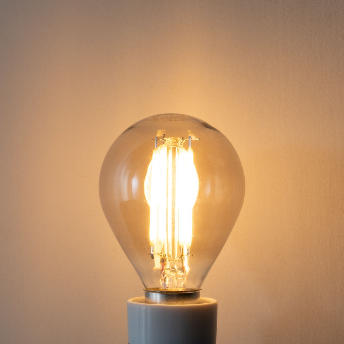 E14 dimbare LED lamp P45 smoke 5W 470 lm 2200K