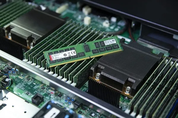Kingston Server Premier - DDR4 - modul - 32 GB - DIMM 288-PIN - 3200 MT/s / PC4-25600 - CL22 - 1.2 V - ikke bufferet - ECC