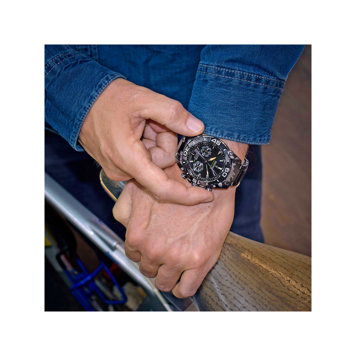 Montre Festina homme connectée bracelet acier motif camouflage