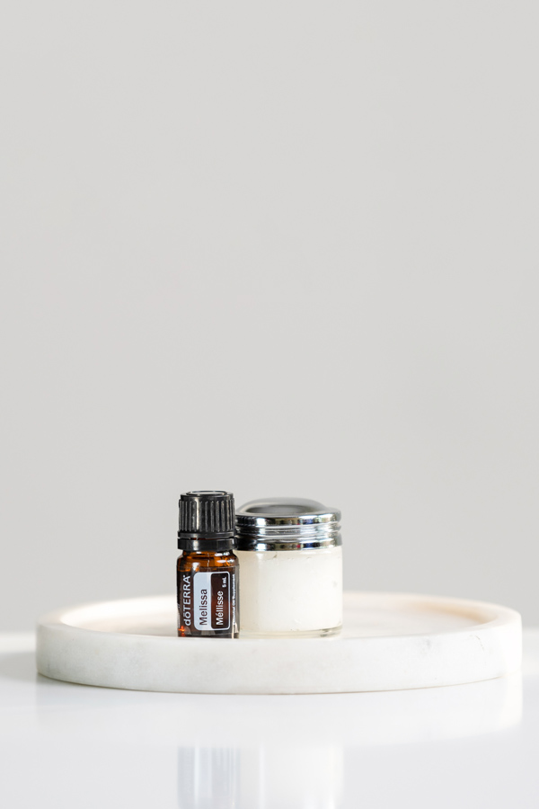 Huile de mélisse  Melissa officinalis
