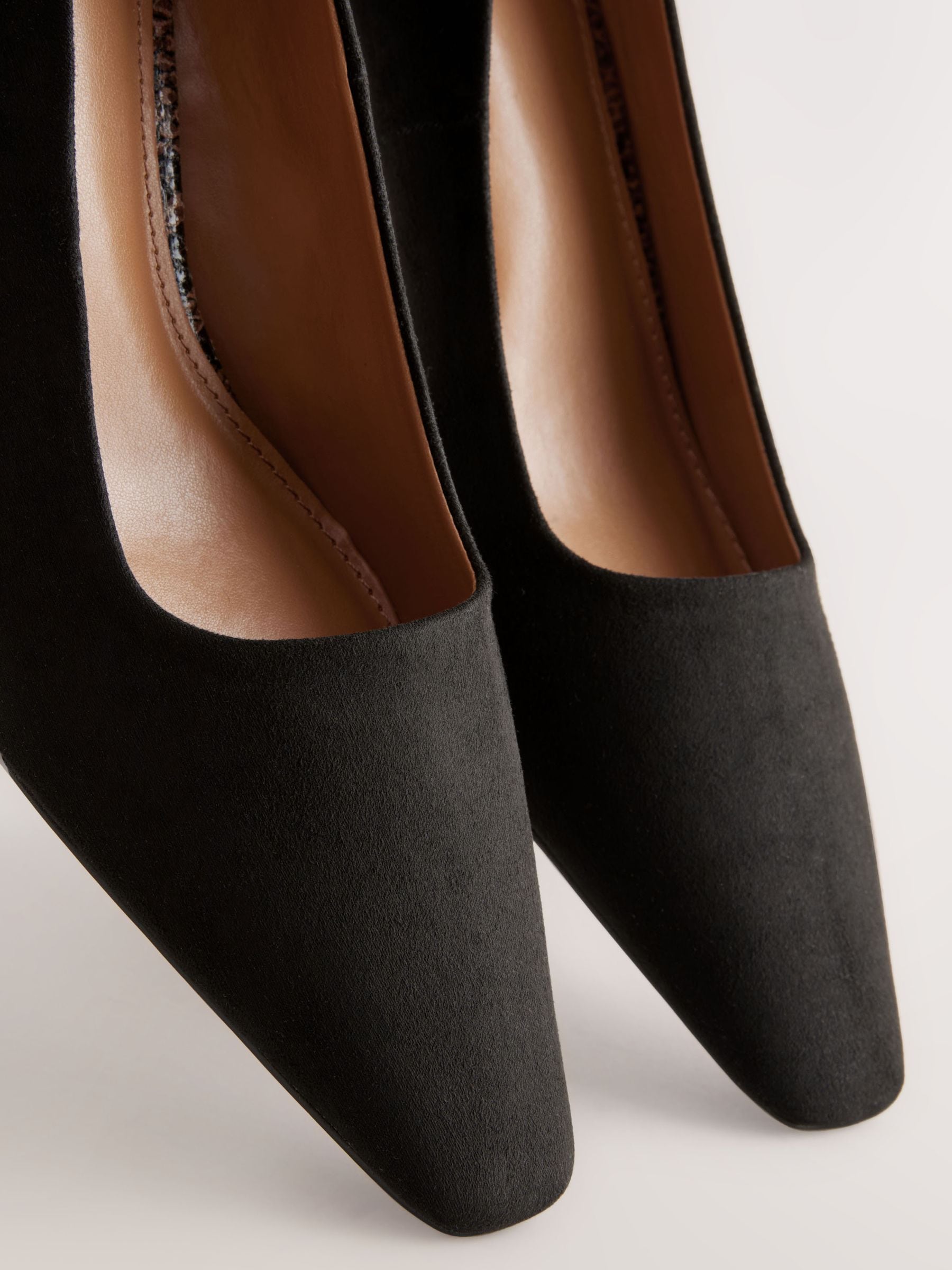Zwart - Standard Chisel Toe Block Courts