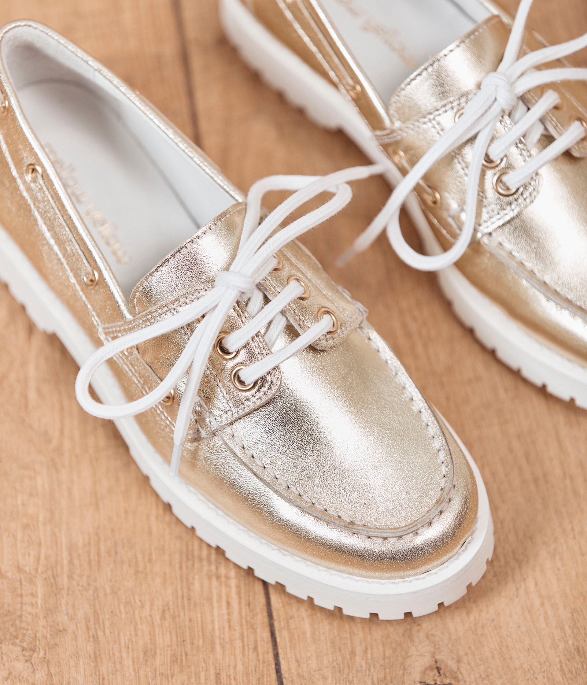 Mocassins or Vasco