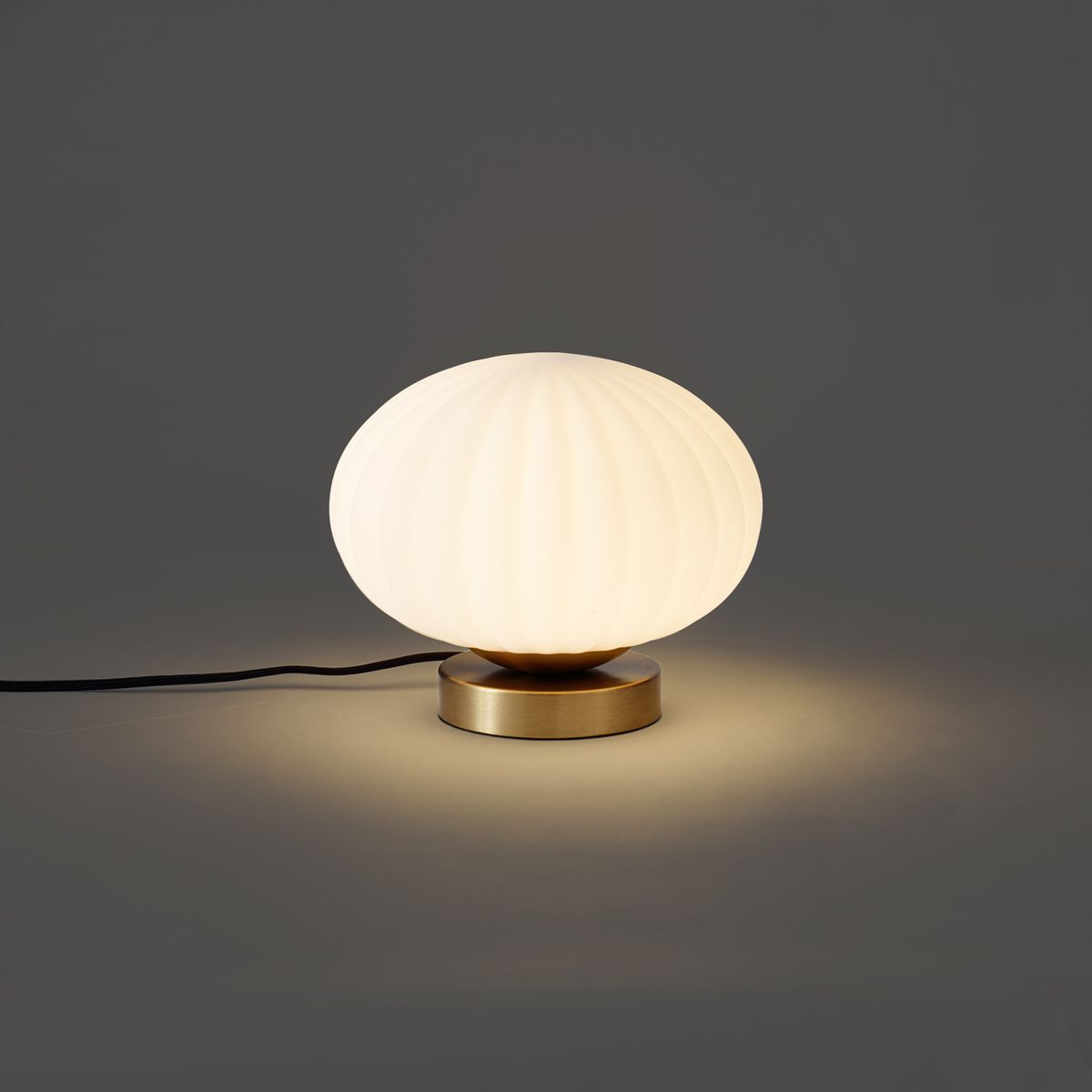 Design tafellamp messing met opaal glas - Mochi